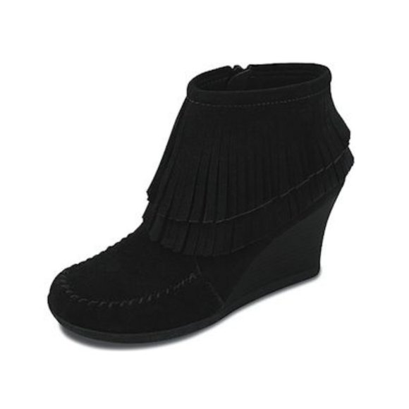 MINNETONKA Moccasins Fringed Wedge Booties (179) - Picture 2 of 3